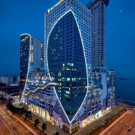 Hatten Place Melaka Экстерьер фото The hotel at night