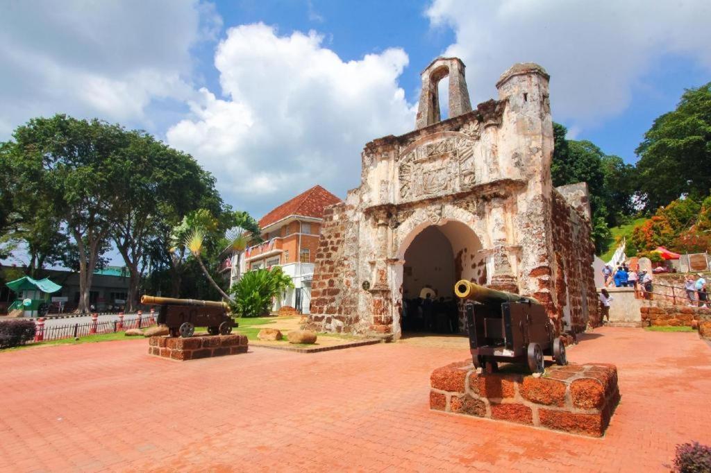 Hatten Place Melaka Экстерьер фото Malacca Stadthuys